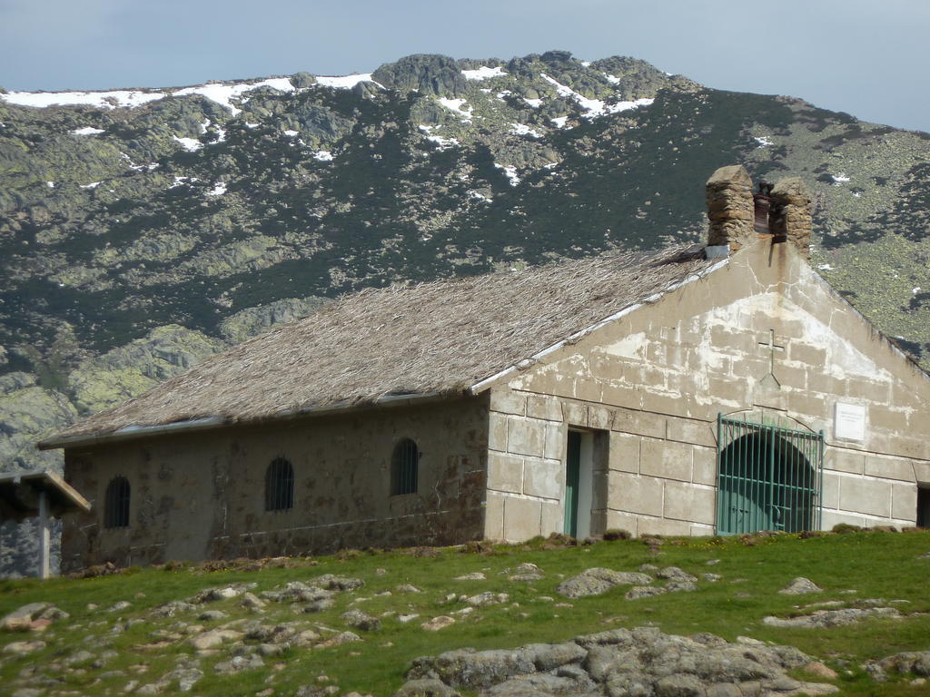 Hostal El Cardenillo Madrigal de la Vera Exterior foto